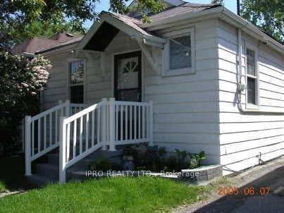 Toronto W06, ON M8V 3K8,367 Kipling AVE
