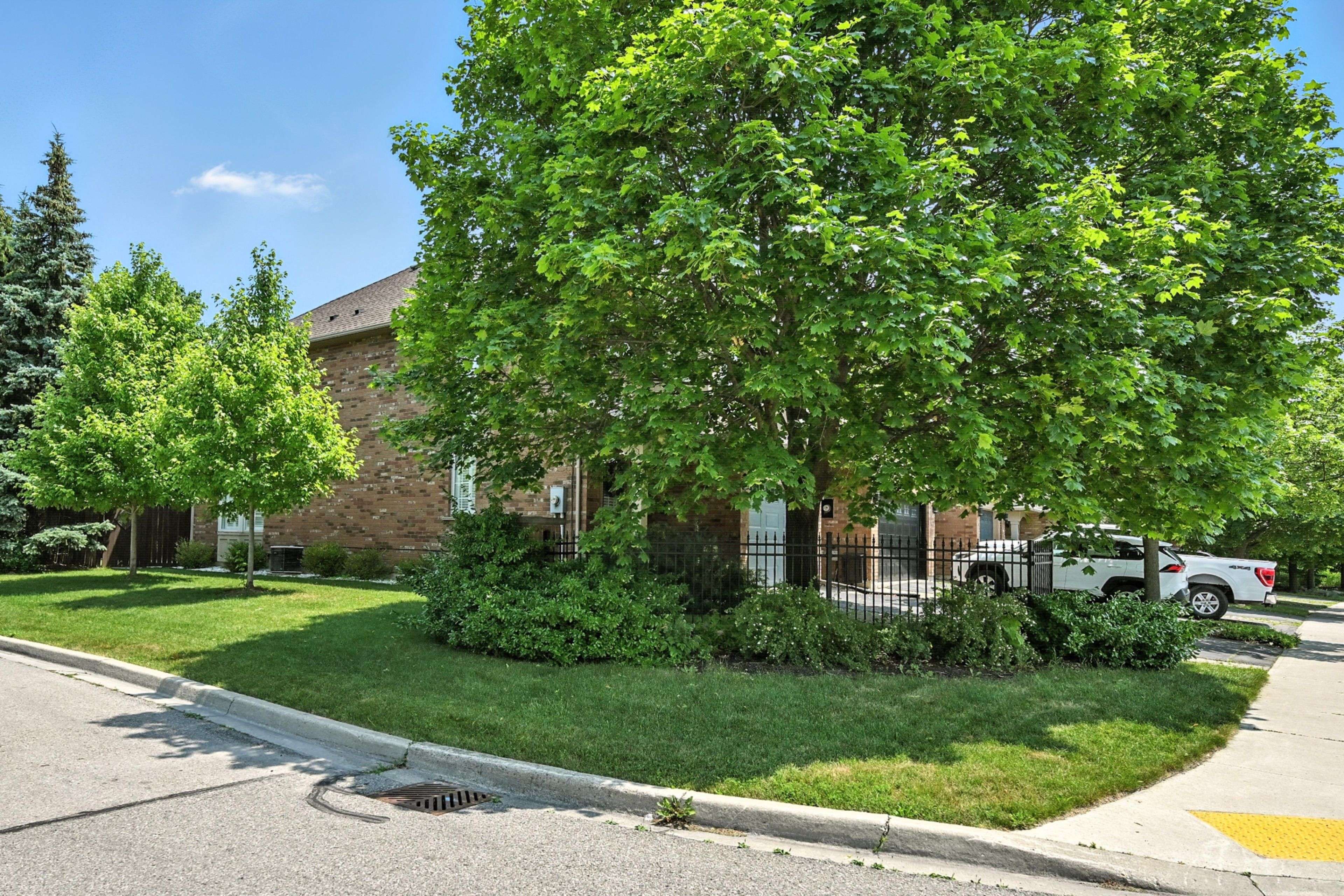 Burlington, ON L7M 4N1,1477 Headon RD