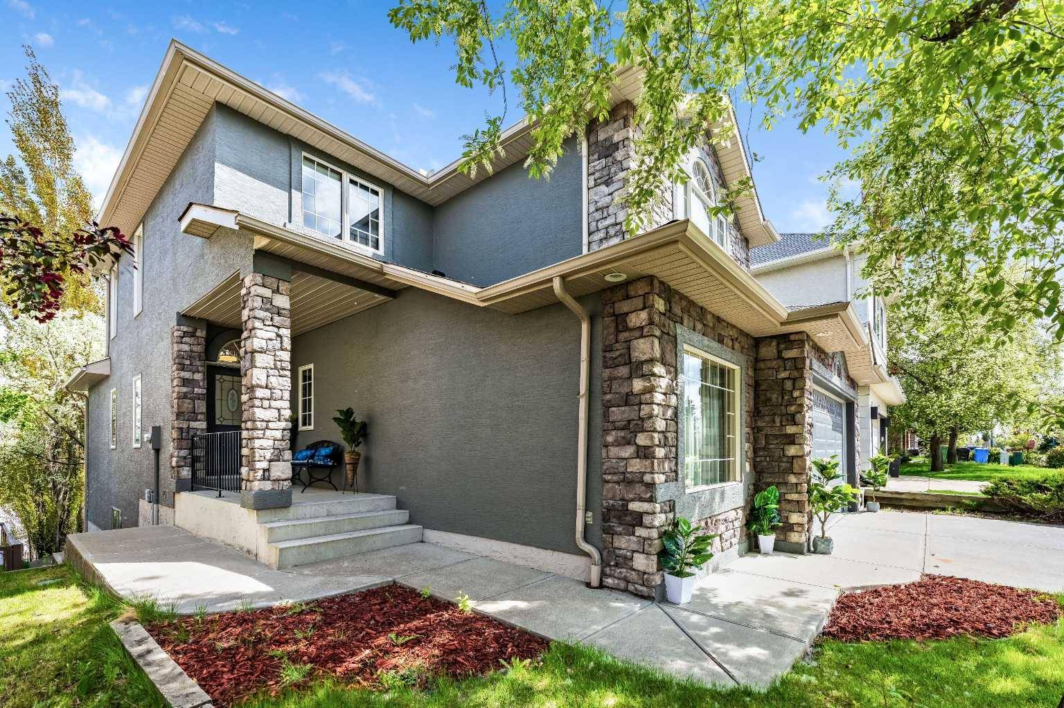 Calgary, AB T3H 4J3,72 Strathridge Close SW