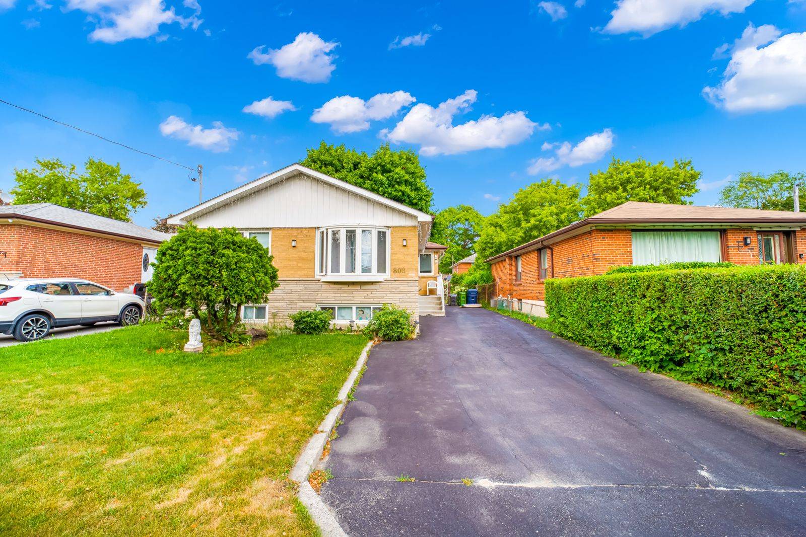 Toronto E09, ON M1G 2S9,808 Brimorton DR #Lower