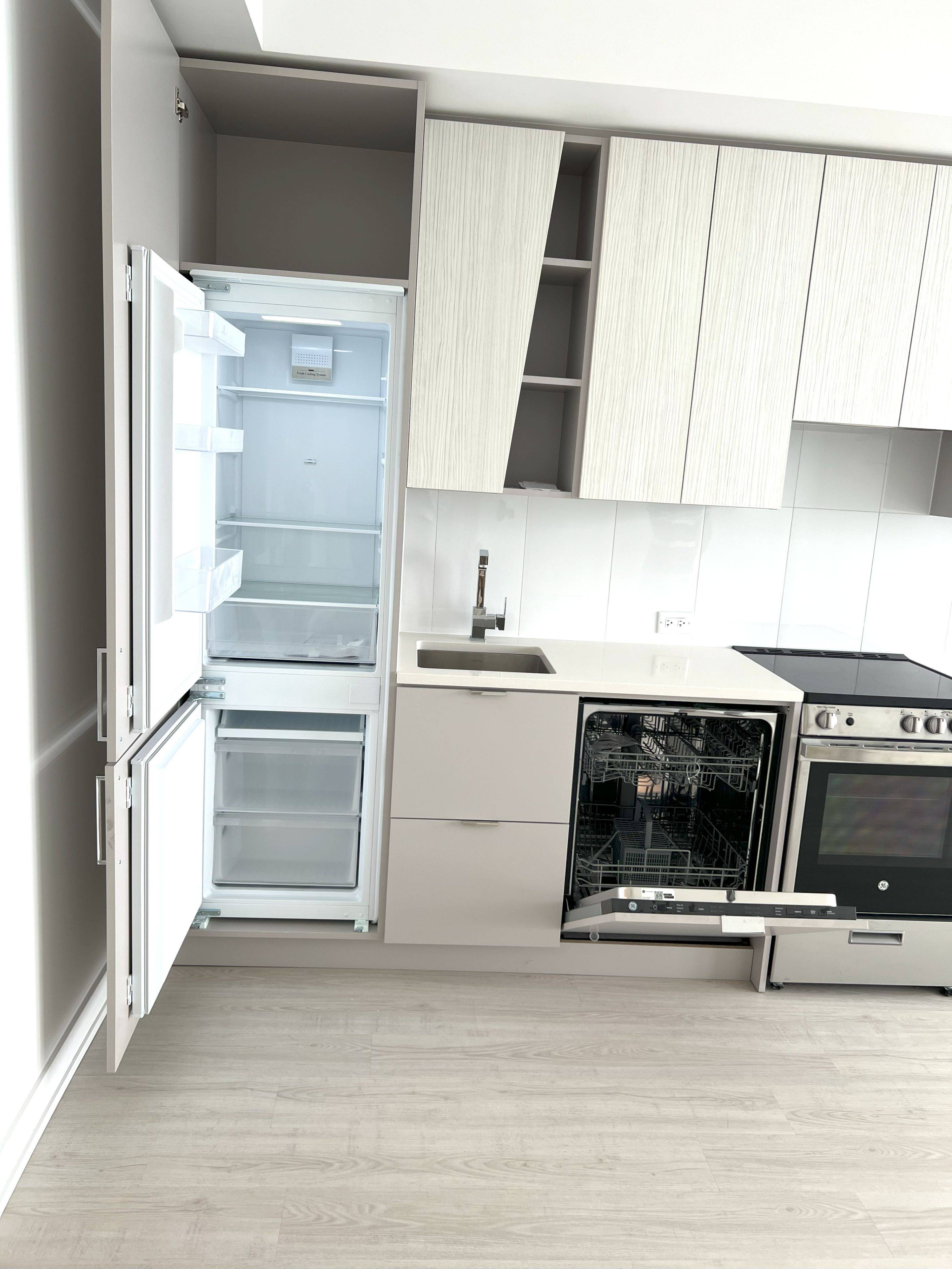 Mississauga, ON L5B 0M4,3883 Quartz RD #5806