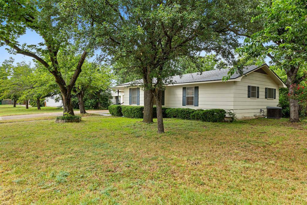 Mcgregor, TX 76657,406 Pierce Street