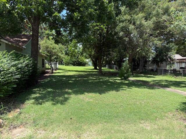 West, TX 76691,606 S REAGAN Street S