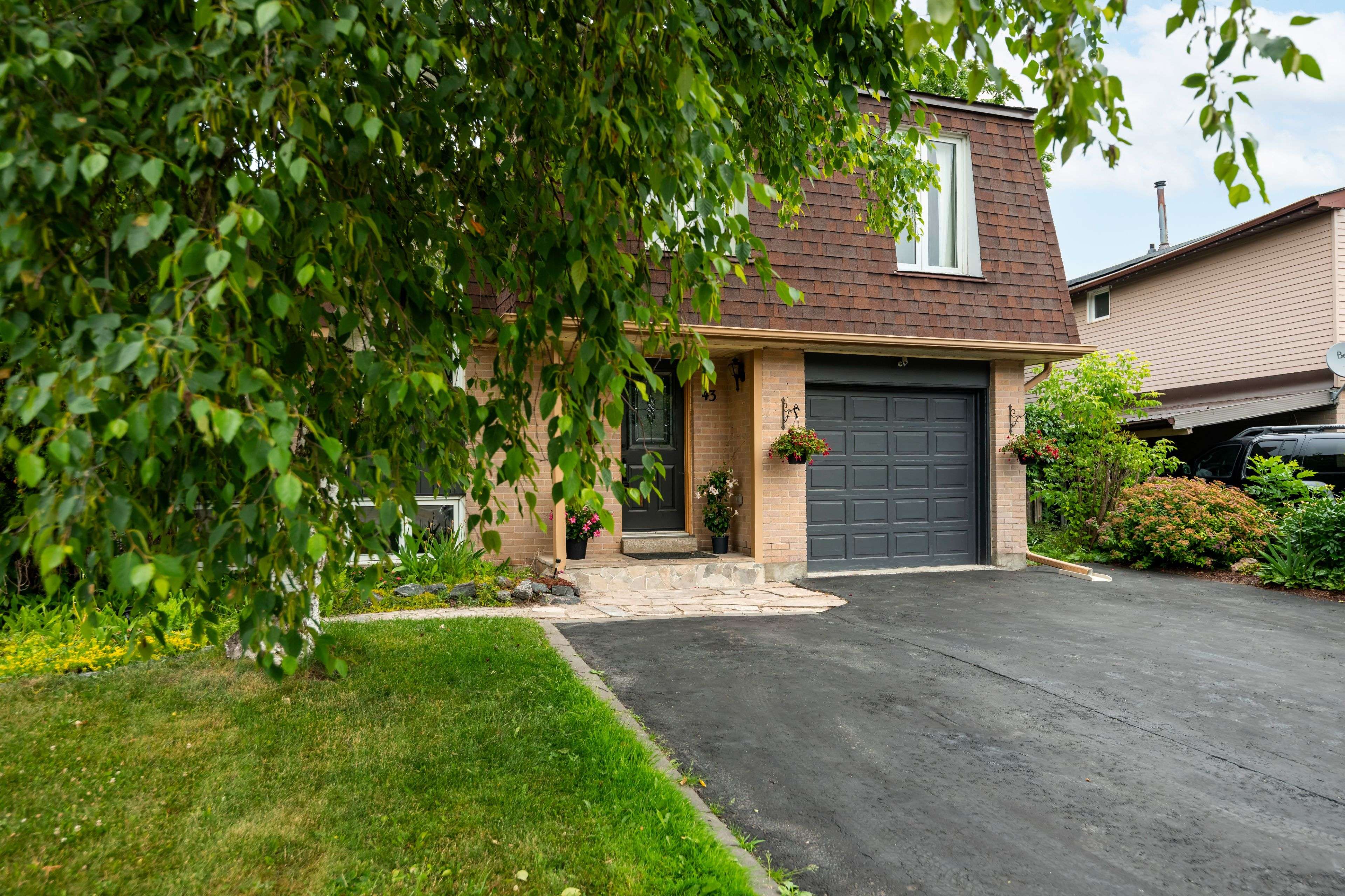 Orangeville, ON L9W 3L3,43 Brenda BLVD