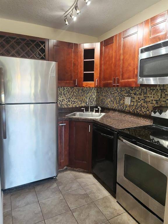 Pompano Beach, FL 33060,151 SE 6TH AVE #10