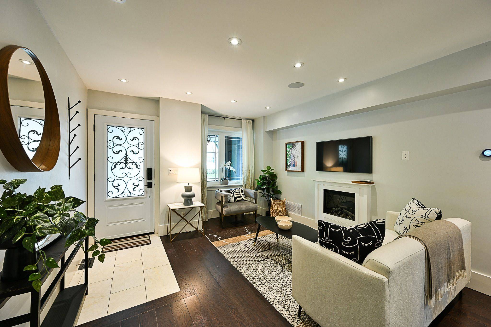 Toronto C10, ON M4S 1H5,408 Davisville AVE