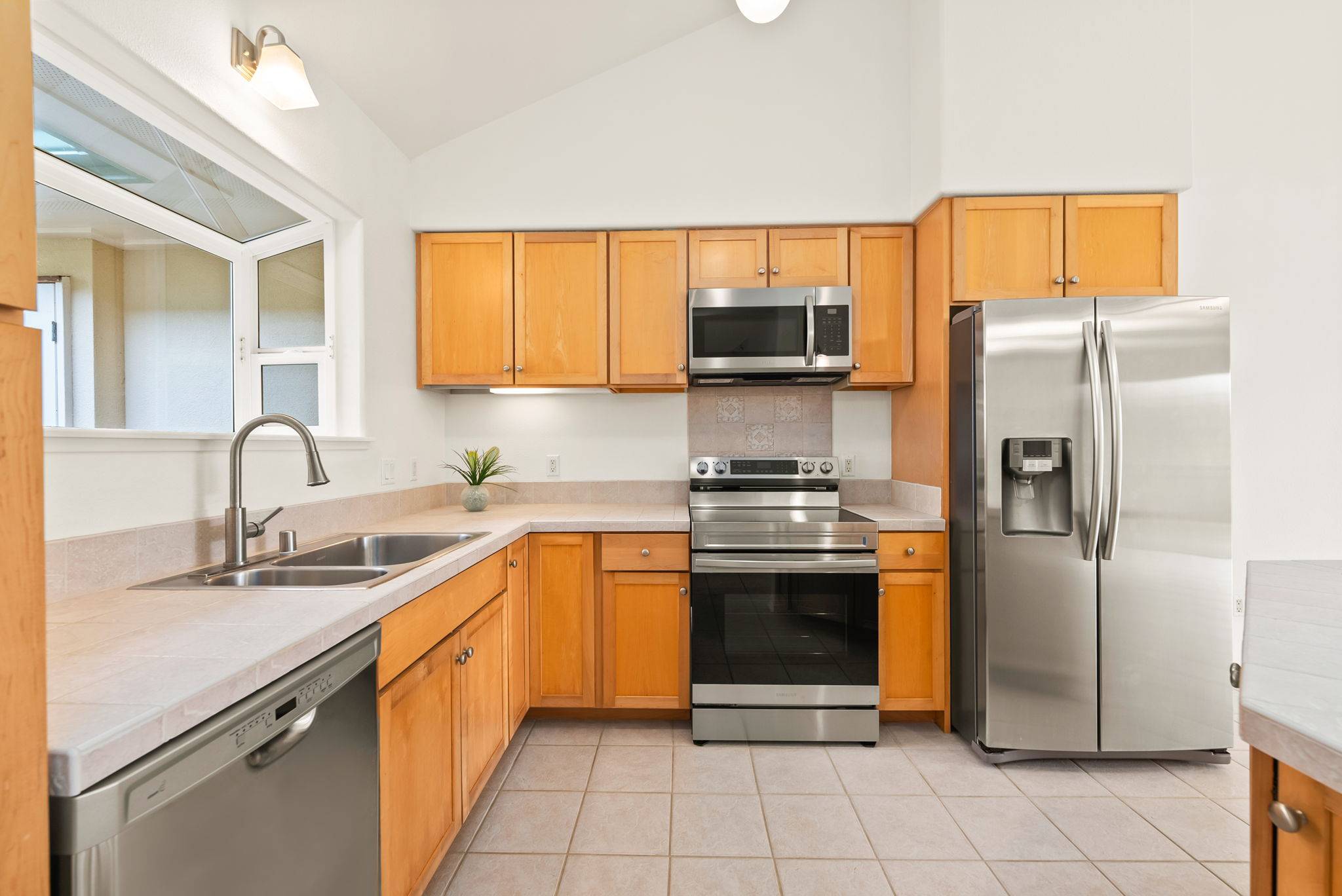 Lihue, HI 96766,2110 KANEKA ST #171