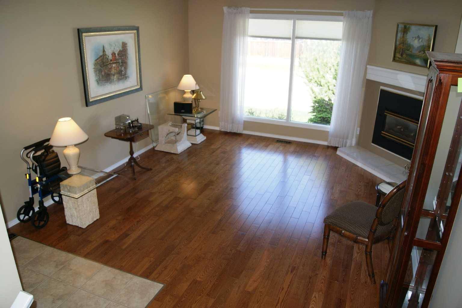 Calgary, AB T2W 3G9,3311 108 AVE SW