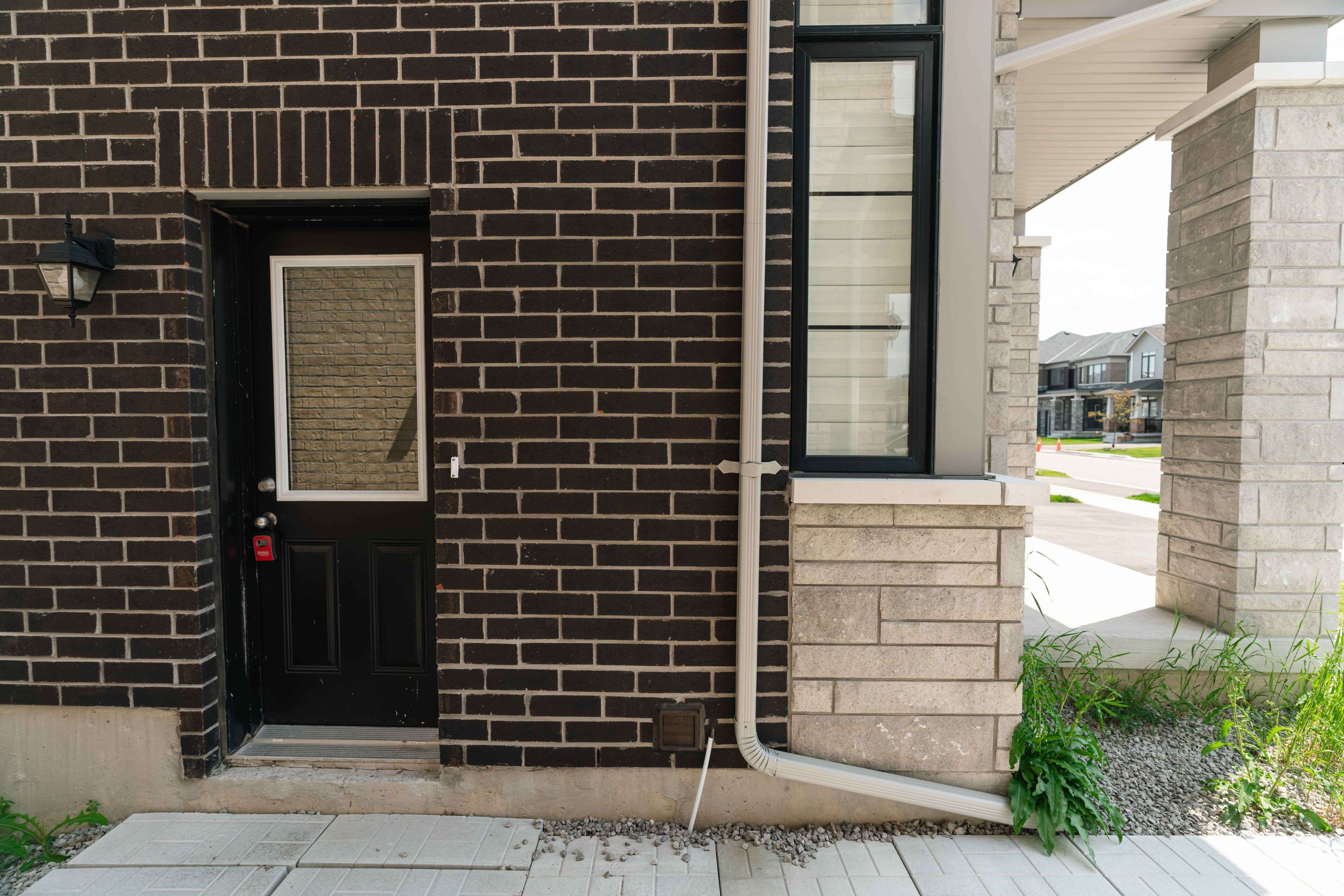 Barrie, ON L9J 0L7,46 Bannister RD #Lower