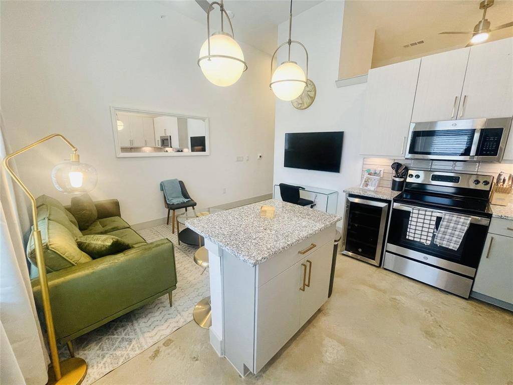 Dallas, TX 75240,13701 Montfort Drive #1402