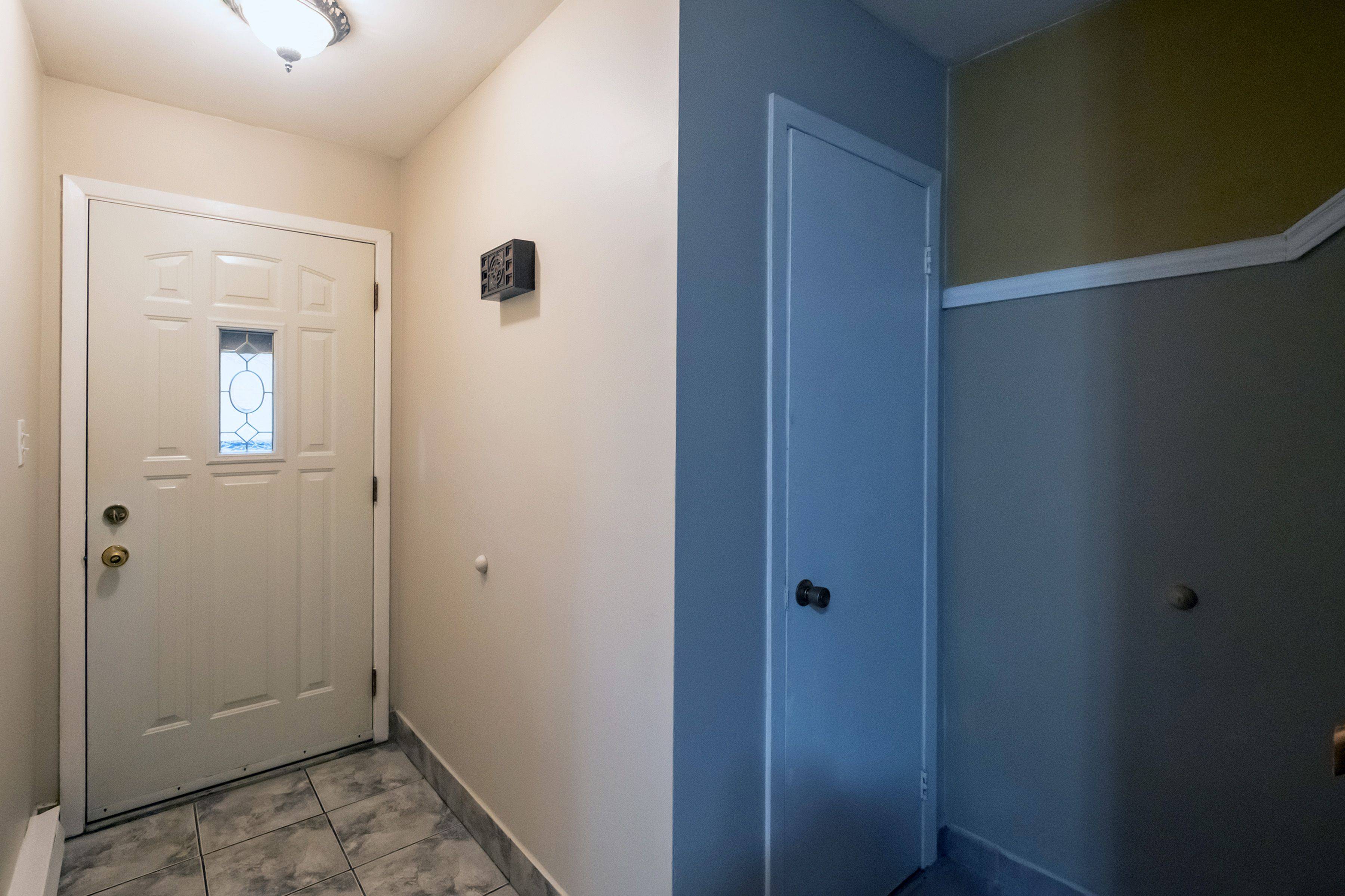 Belleville, ON K8P 2T5,60 Prince Of Wales DR #11E