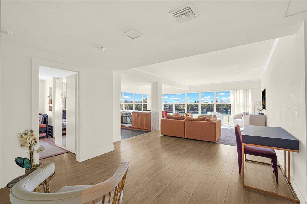 Miami Beach, FL 33154,9100 W Bay Harbor Dr #3AE