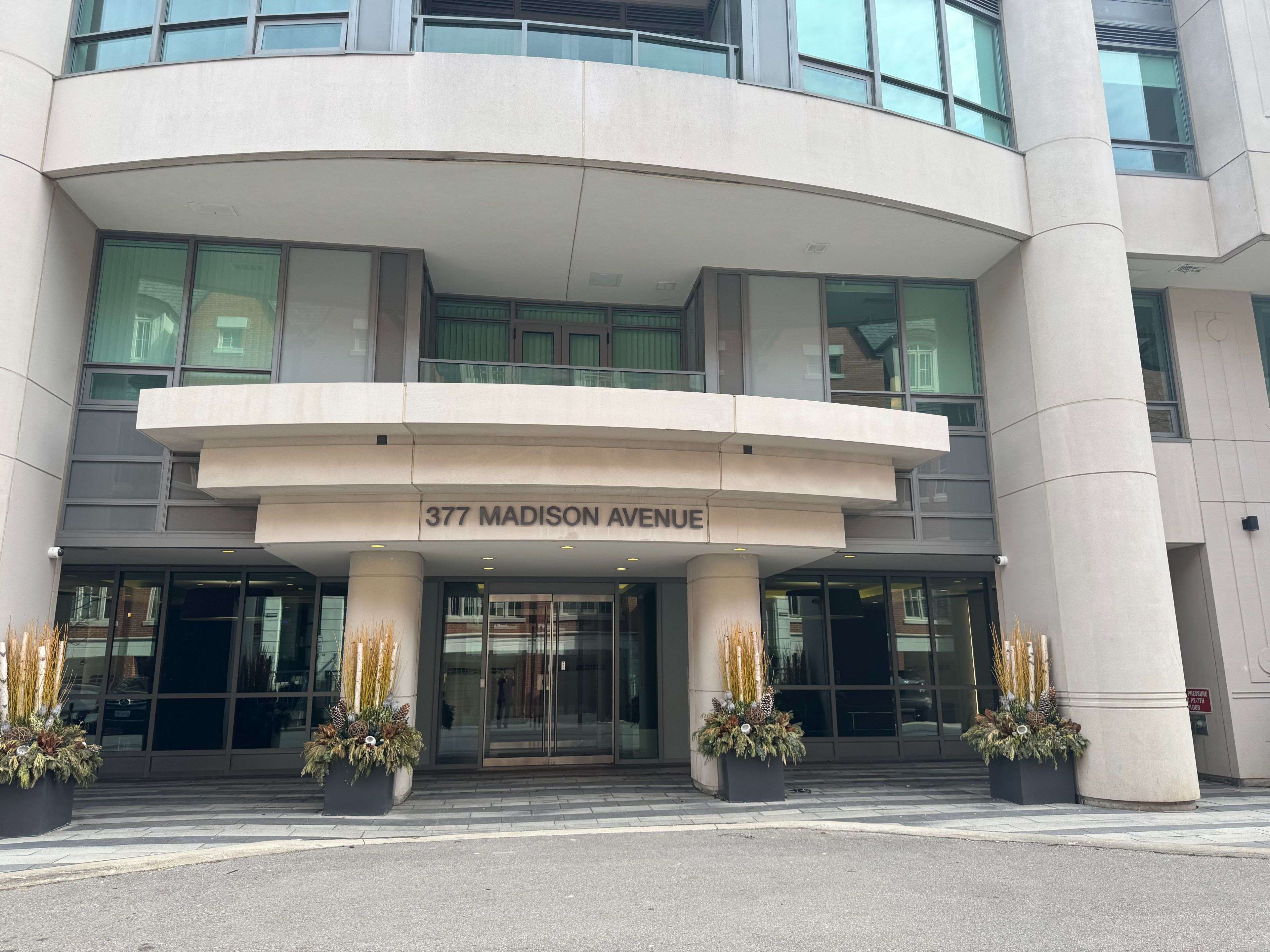 Toronto C02, ON M4V 3E1,377 Madison AVE #510
