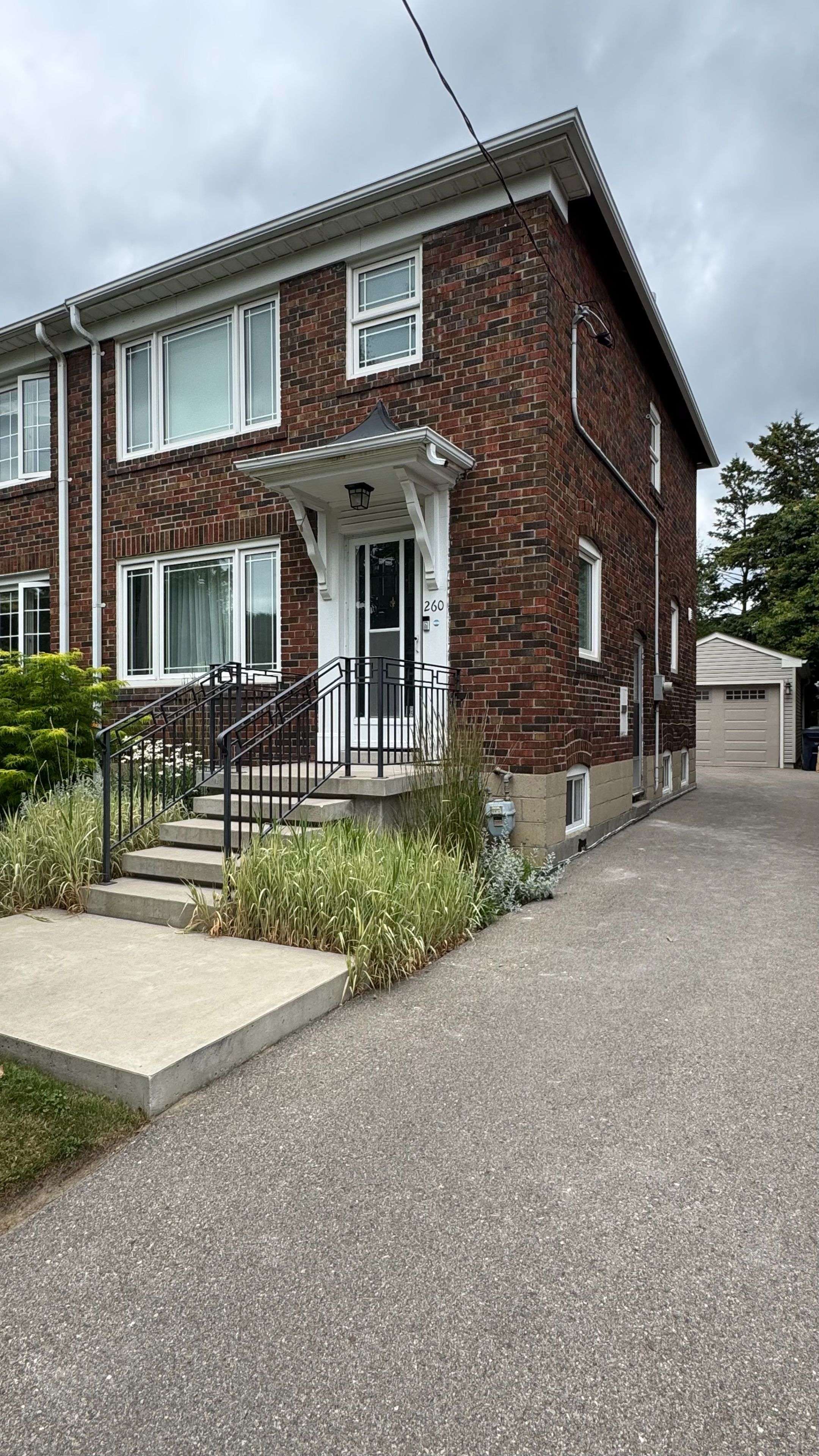 Toronto C11, ON M4G 2N2,260 Donlea DR