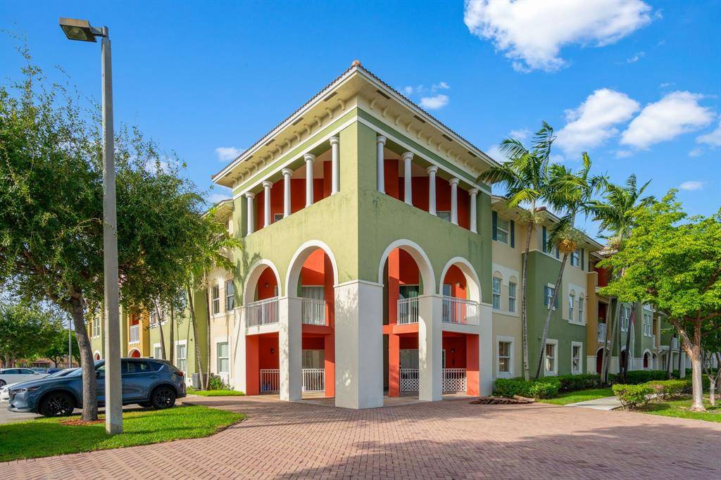 Doral, FL 33178,11002 NW 83rd St #222
