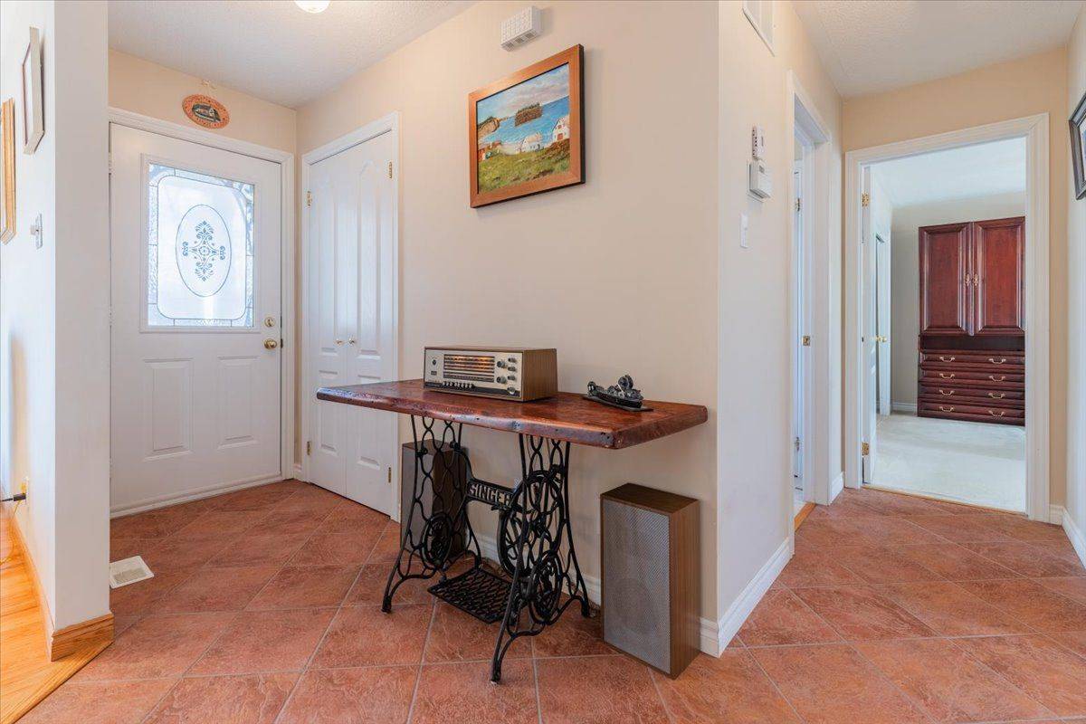 Oro-medonte, ON L0K 1N0,37 Boyd CRES