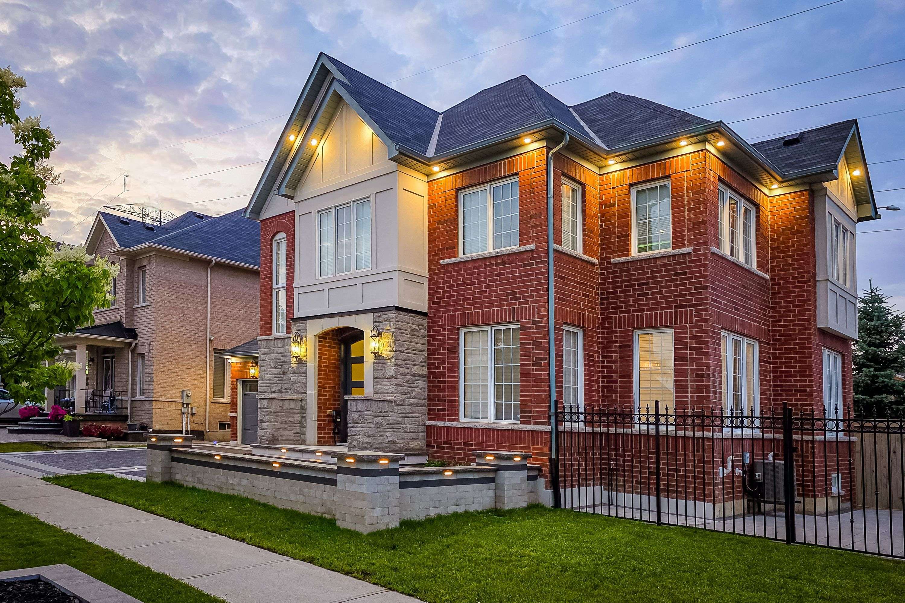 Brampton, ON L6Y 5Z5,102 Monkton CIR