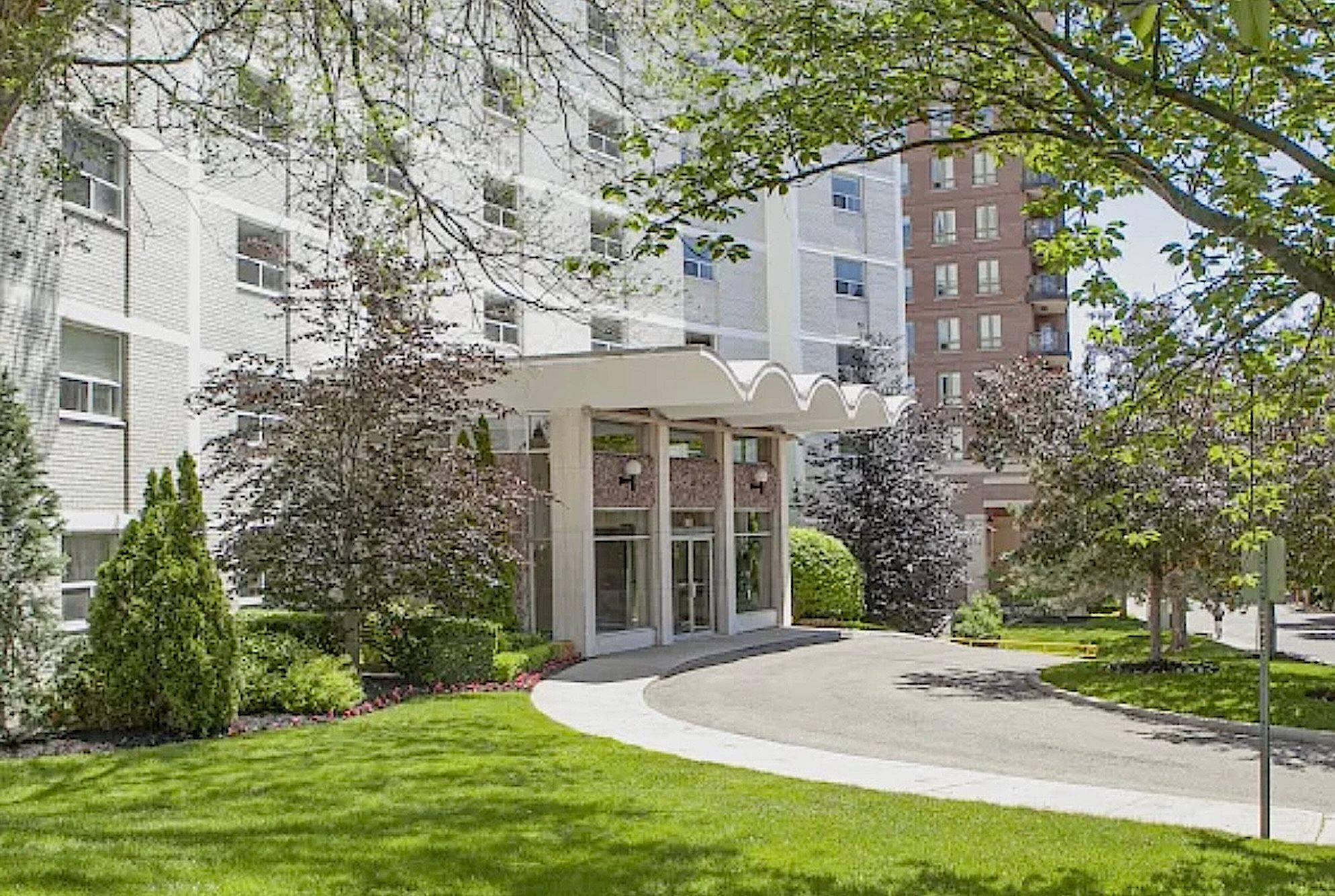 Oakville, ON L6K 3K1,125 Forsythe ST #1004