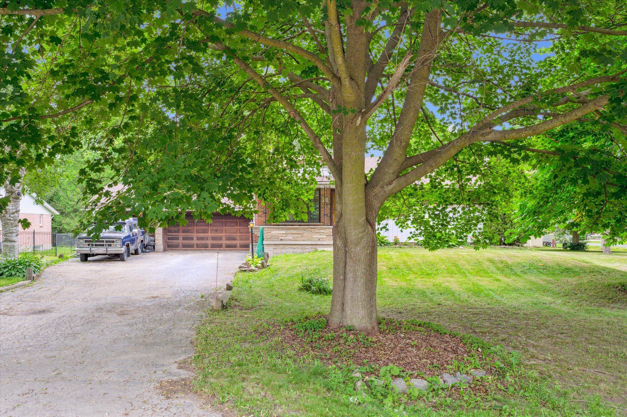 Woolwich, ON N0B 2V0,24 Peel ST