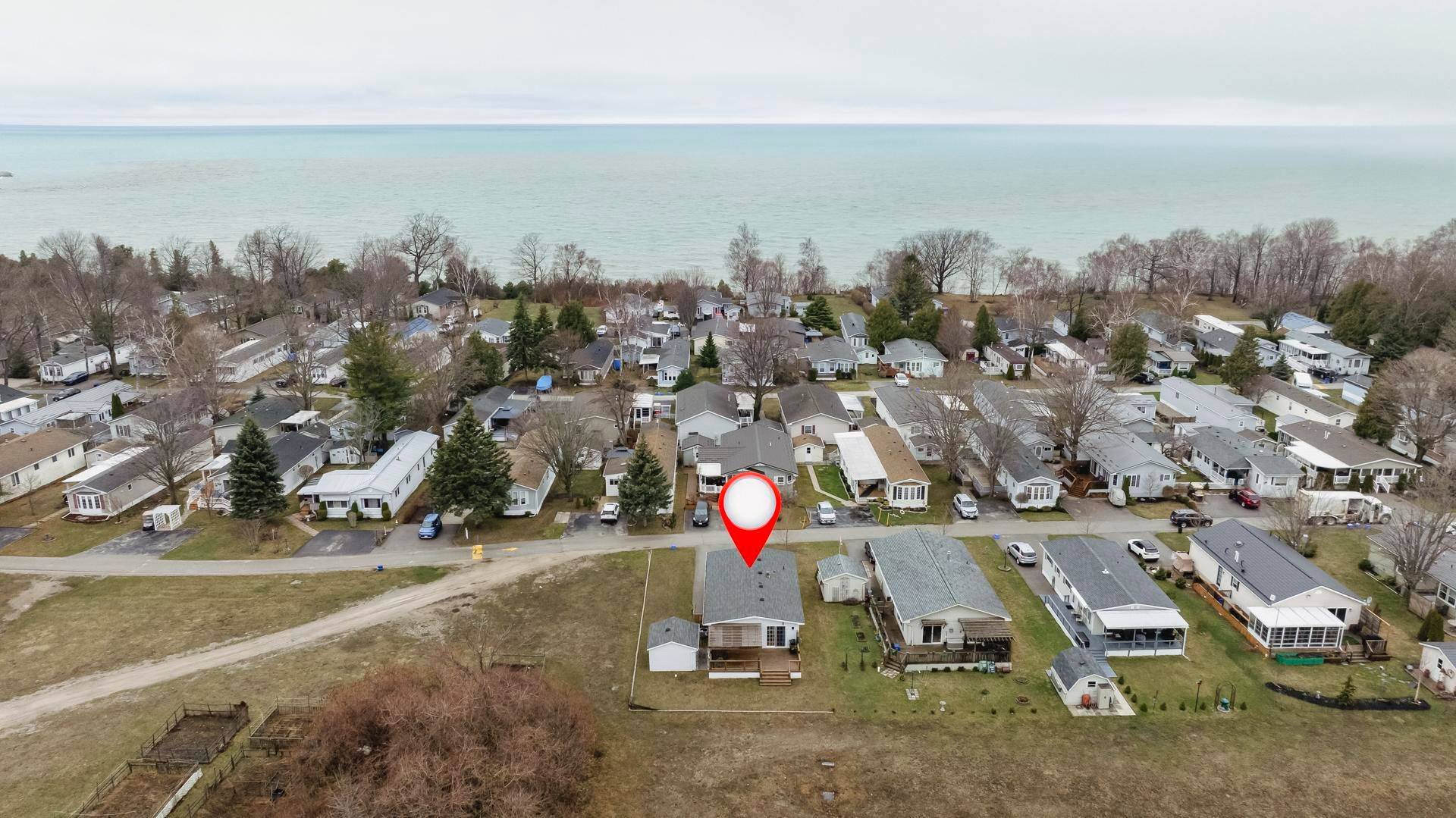 Ashfield-colborne-wawanosh, ON N7A 3Y2,52 ALGONQUIN LN