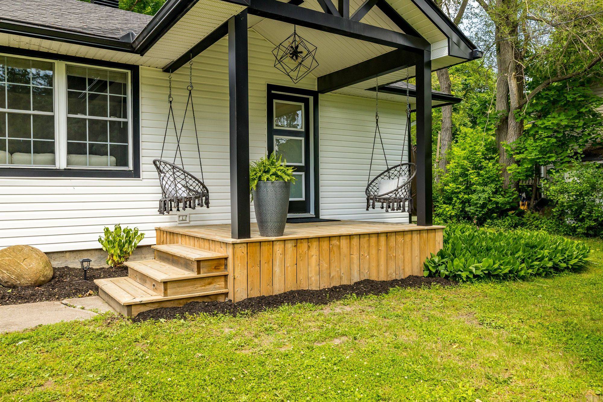 Stittsville - Munster - Richmond, ON K2S 1P8,1 PORTER ST