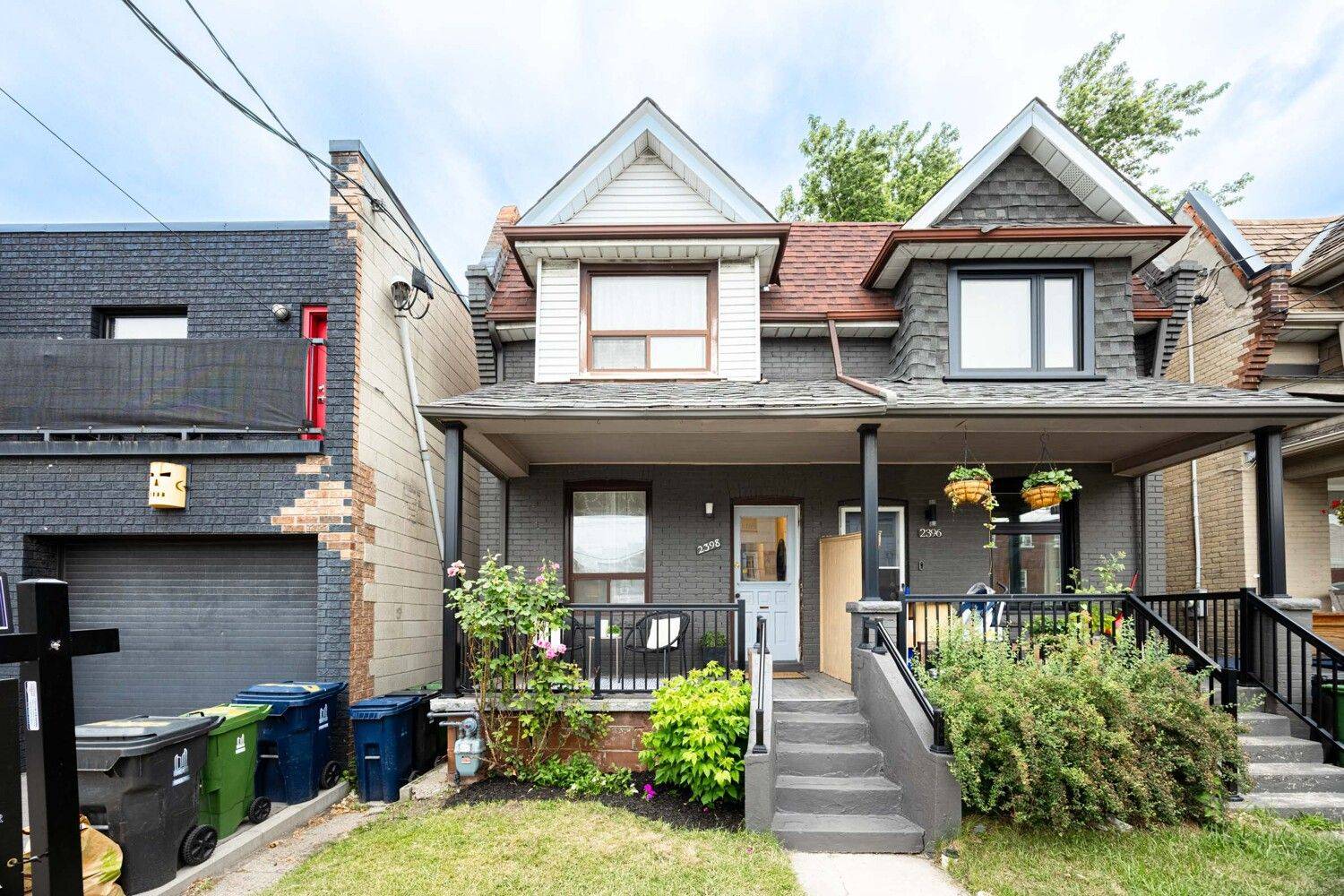 Toronto W02, ON M6N 1L1,2398 St Clair AVE W
