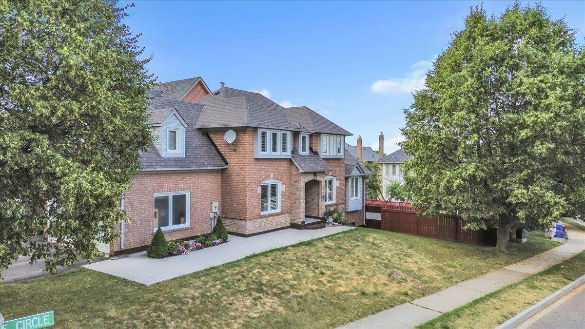 Brampton, ON L6R 1G8,3 Stoneledge CIR