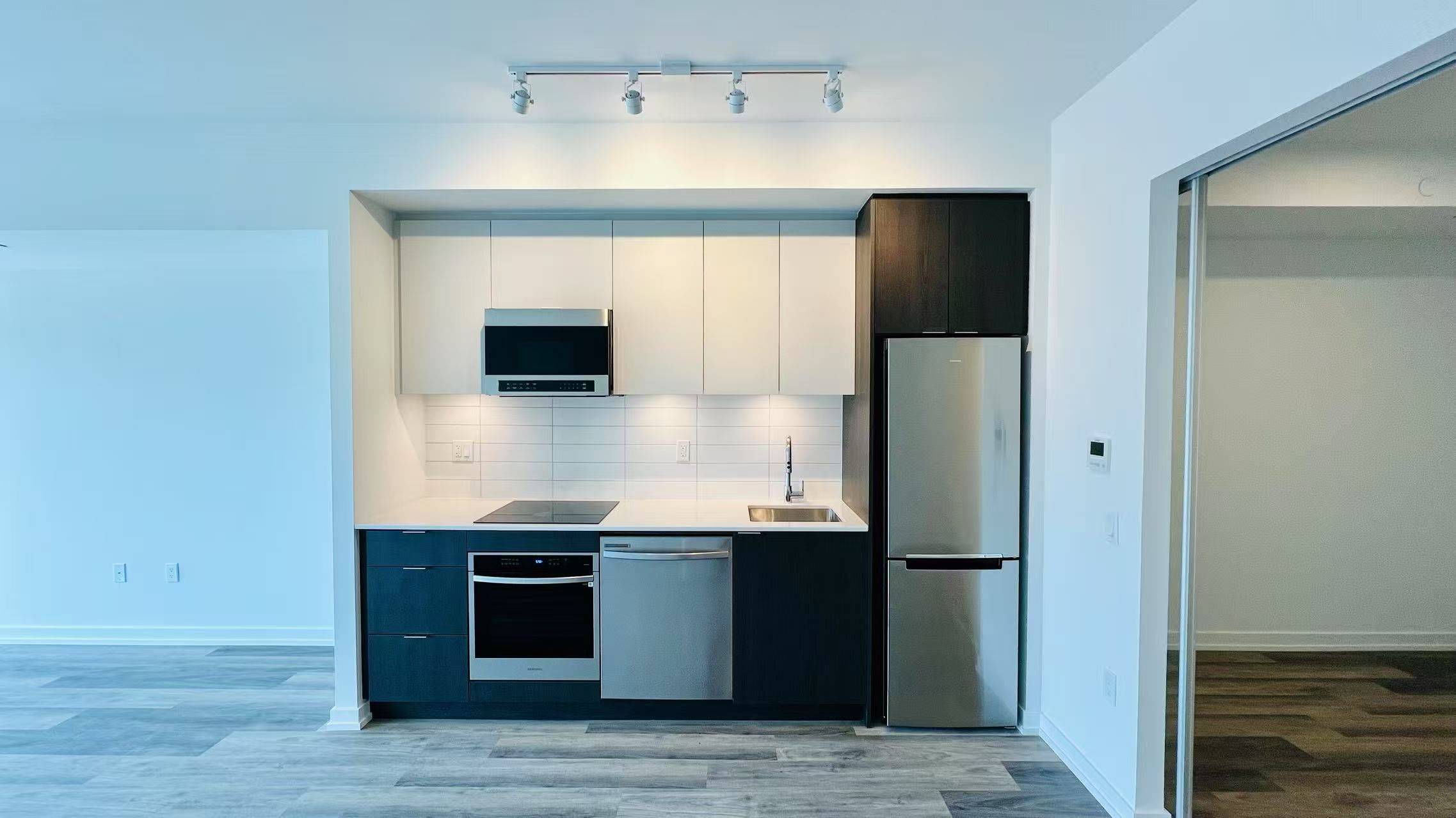 Toronto W07, ON M8Z 0H2,6 Chartwell RD #220