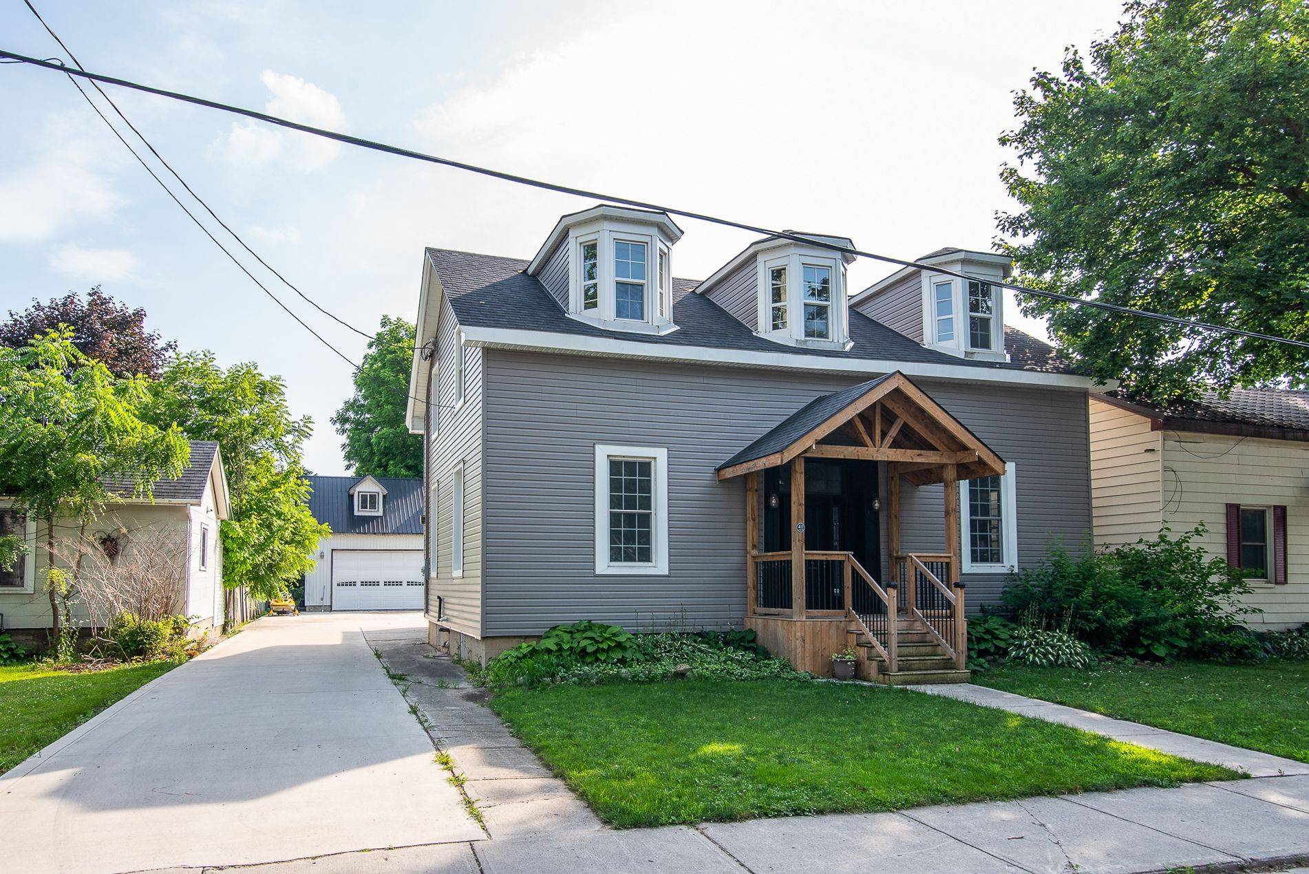 Huron East, ON N0K 1W0,41 John ST