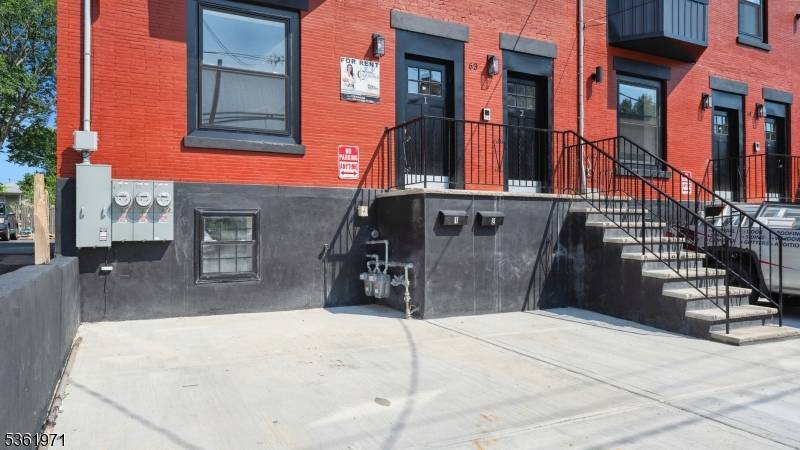 Newark City, NJ 07107,63 N 7Th St #1