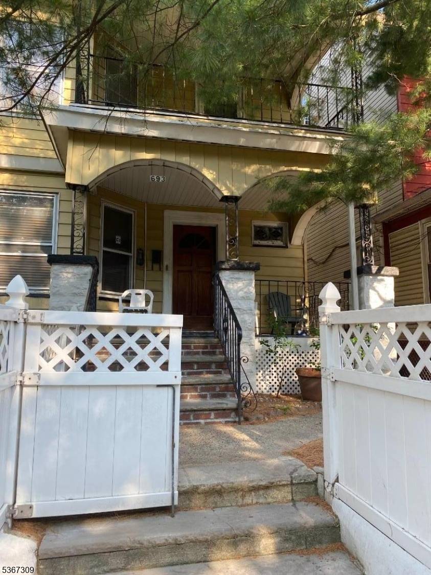 Paterson City, NJ 07504,693 E 28th St