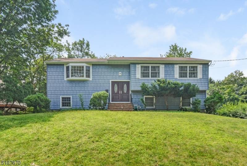 Livingston Twp., NJ 07039,28 Bear Brook Ln
