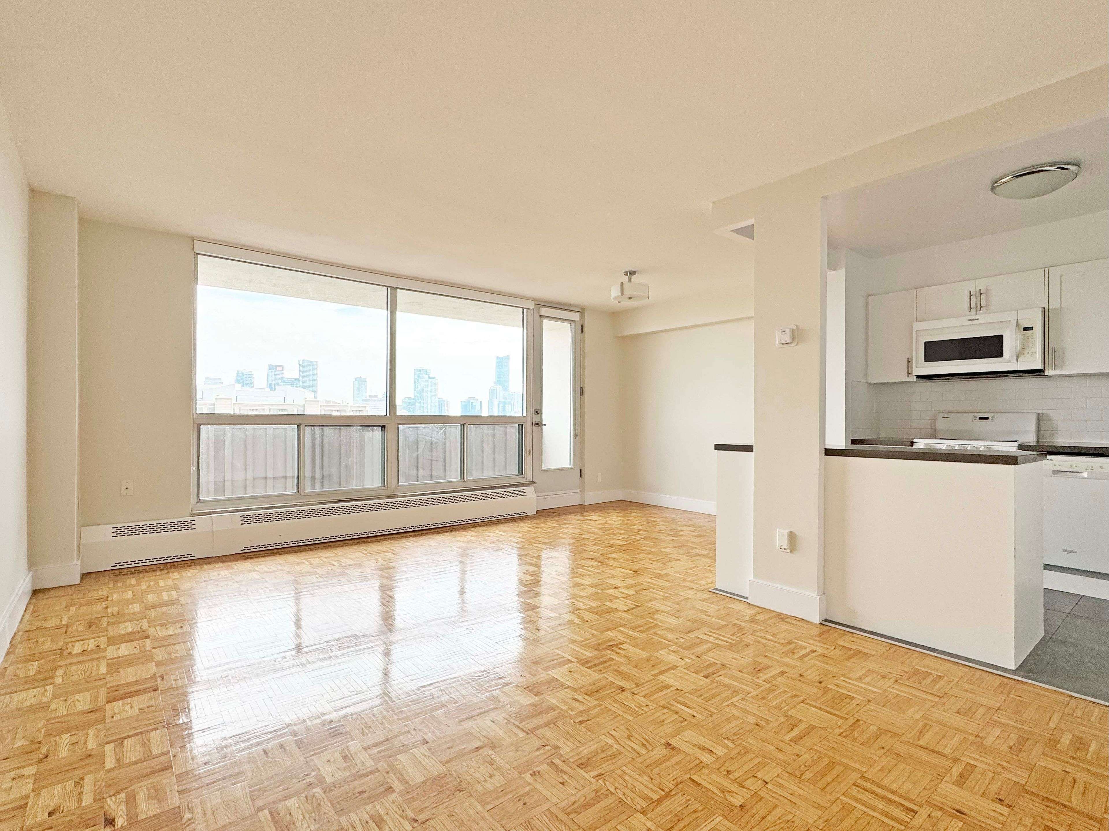Toronto C01, ON M5S 2H8,666 Spadina AVE #2104