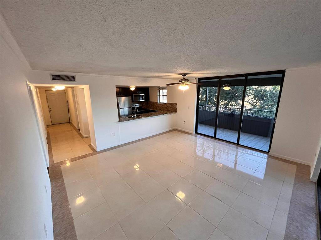 Miami, FL 33169,16220 NW 2nd Ave #314
