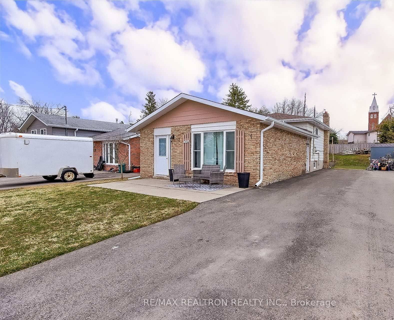Brock, ON L0K 1A0,585 North ST