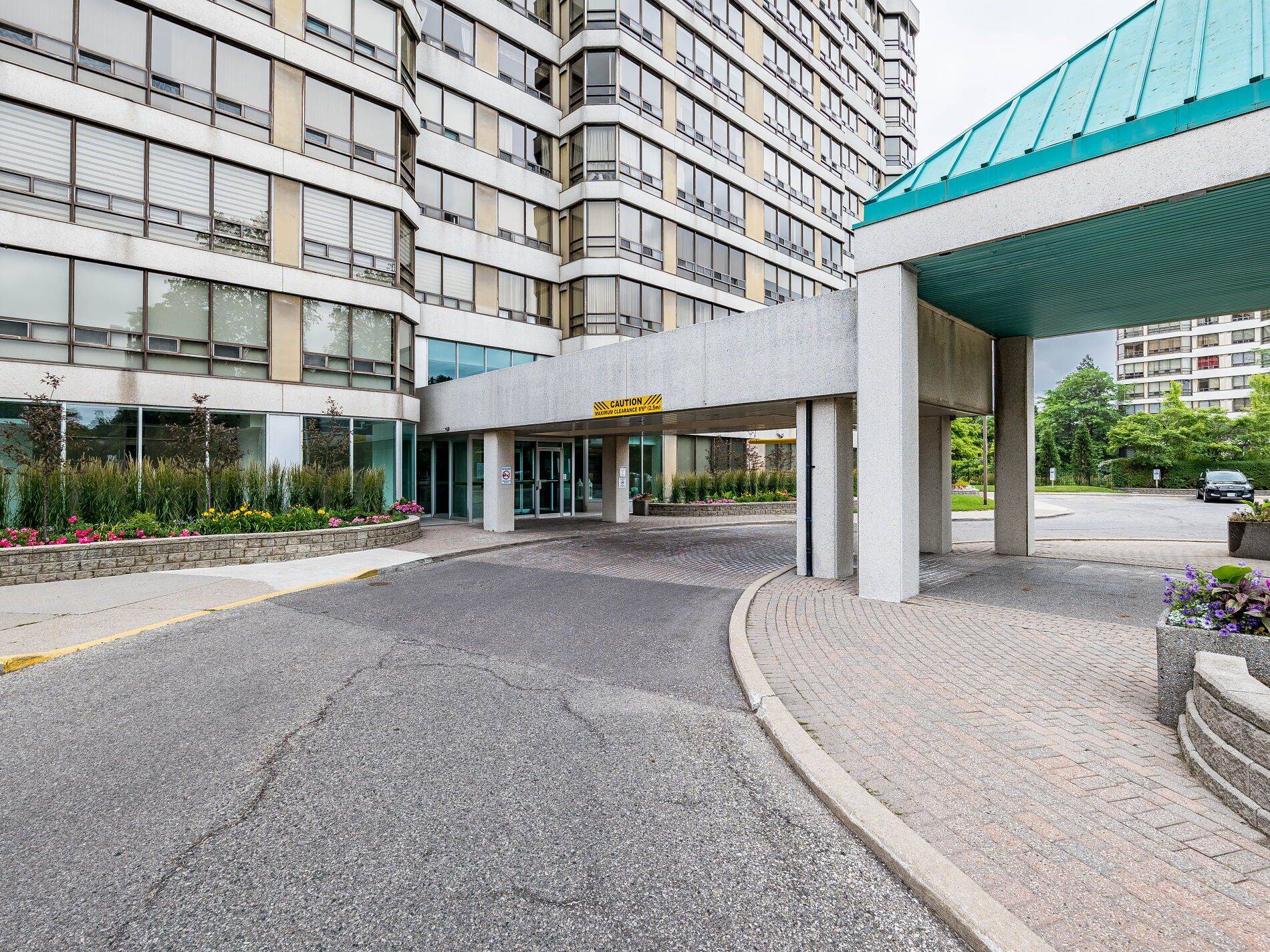 Brampton, ON L6Y 3B1,310 Mill ST S #202