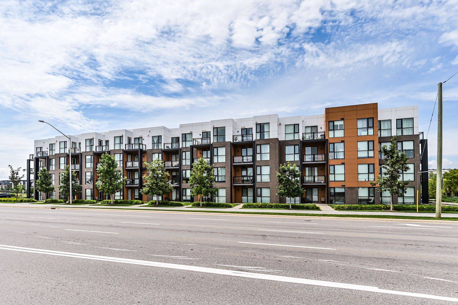 Oakville, ON L6H 0W5,168 Sabina DR #301