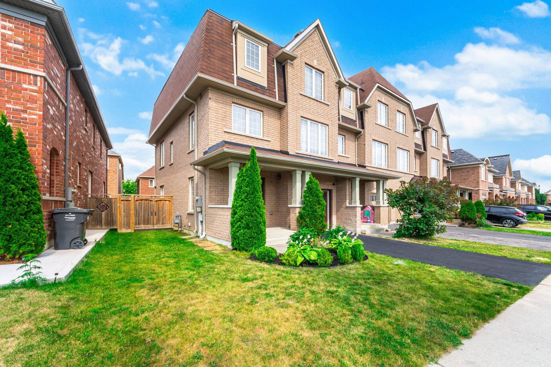 Brampton, ON L6R 3R1,170 Sussexvale DR