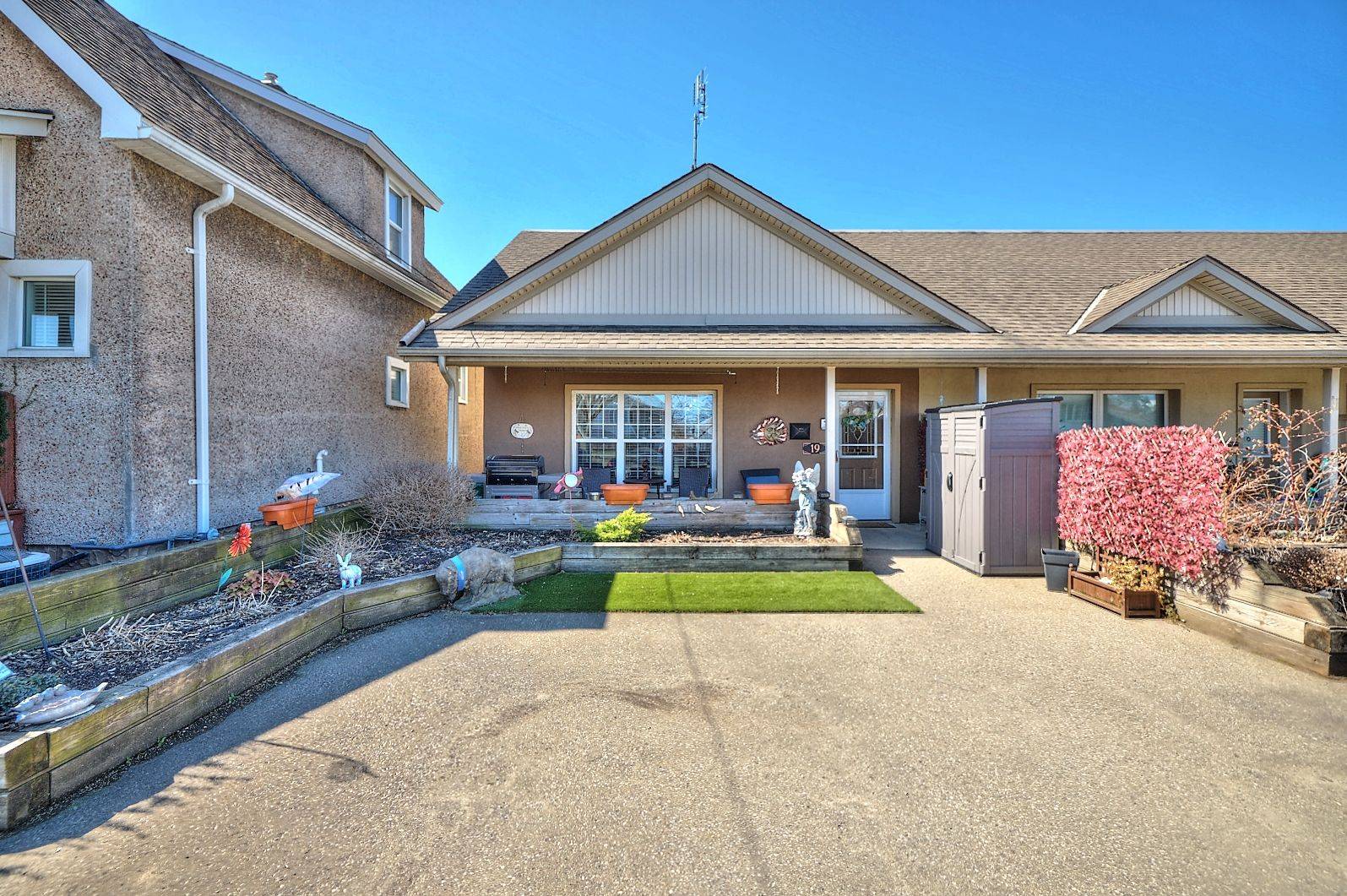 Port Colborne, ON L3K 5A4,19 Knoll ST