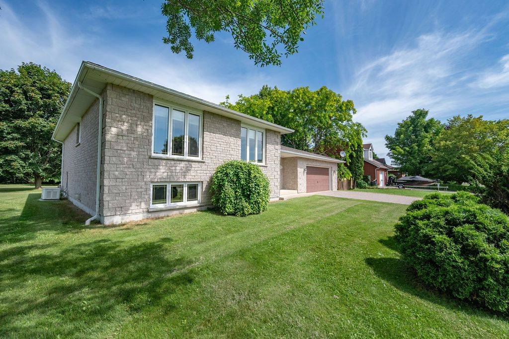 Laurentian Valley, ON K8B 1B6,186 Pleasant View DR