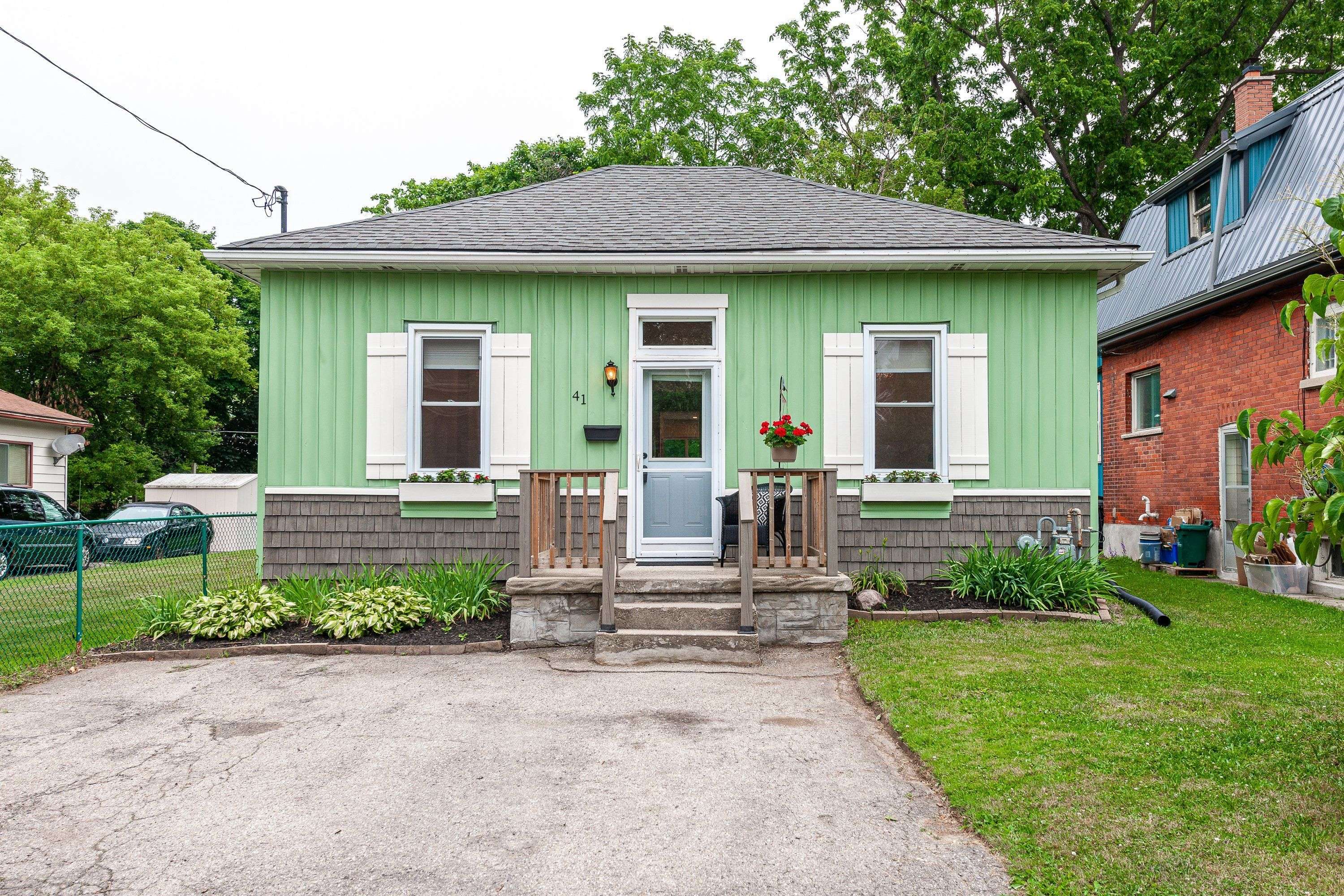 Stratford, ON N5A 4L8,41 Well ST