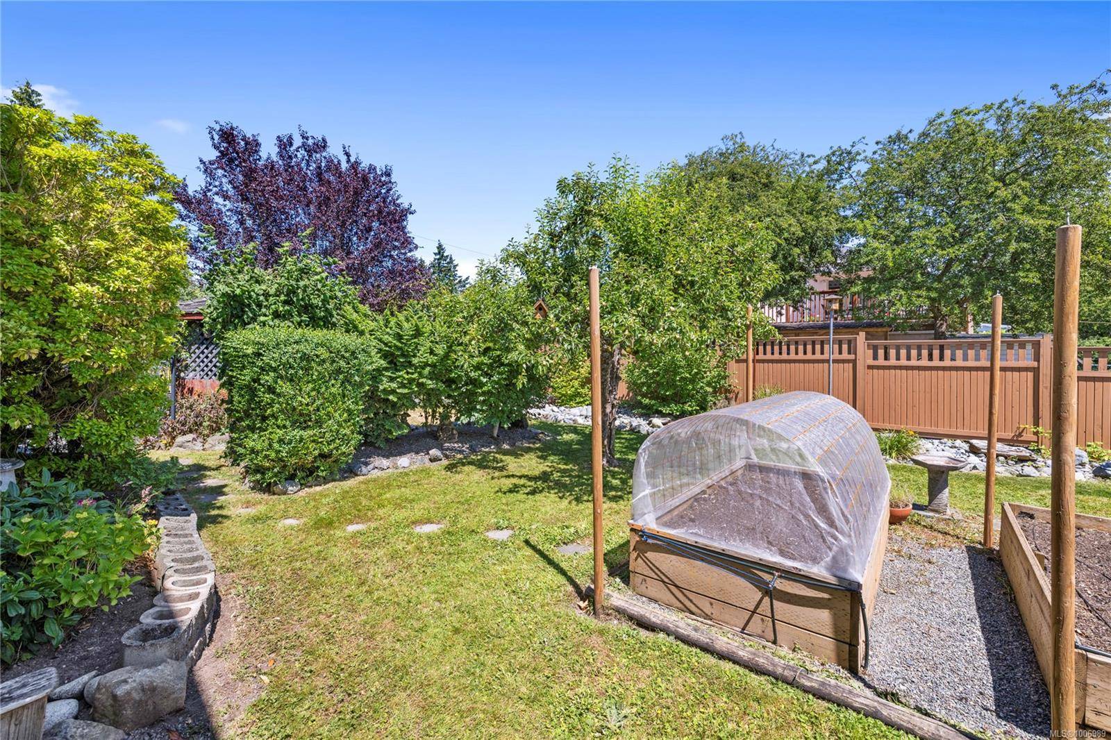 Nanaimo, BC V9R 1B8,469 Deering St