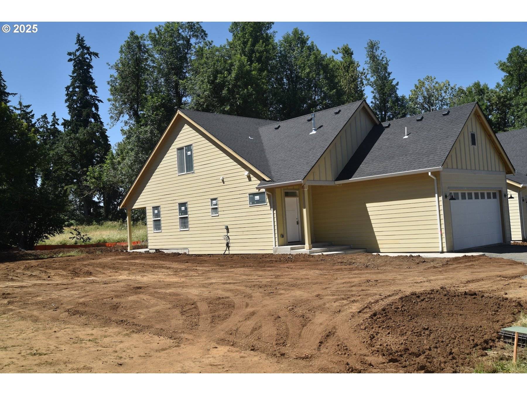 Silverton, OR 97381,845 OAKLEAF WAY