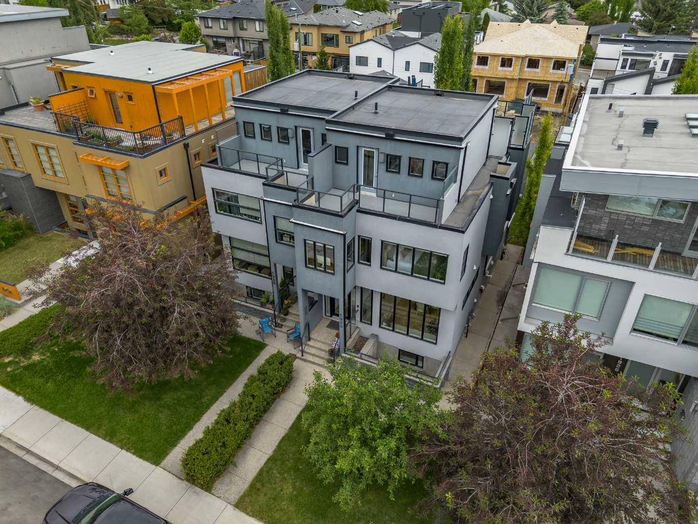Calgary, AB T2T 1H3,1928 27 AVE SW