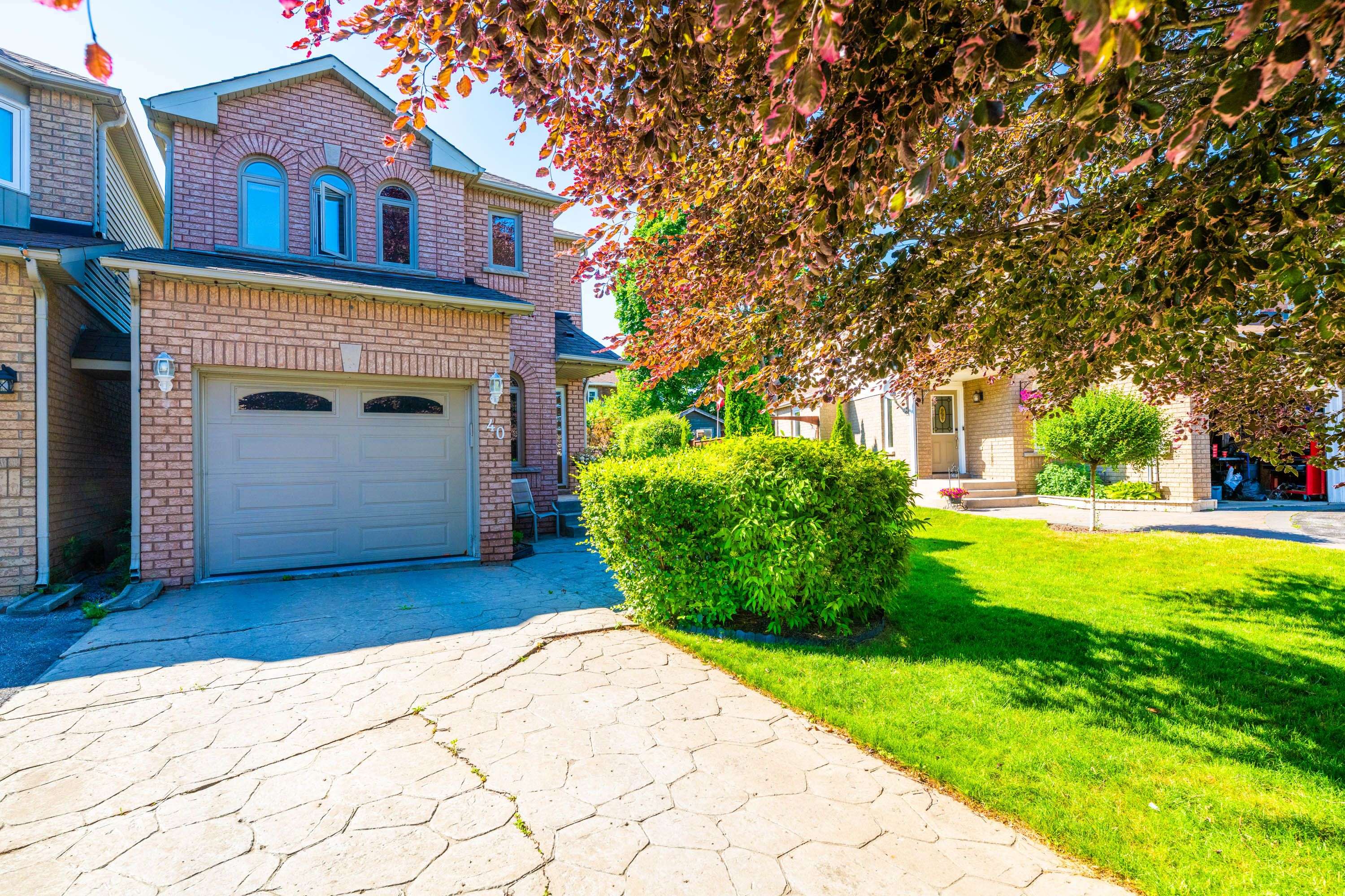 Barrie, ON L4N 8M6,40 Aikens CRES