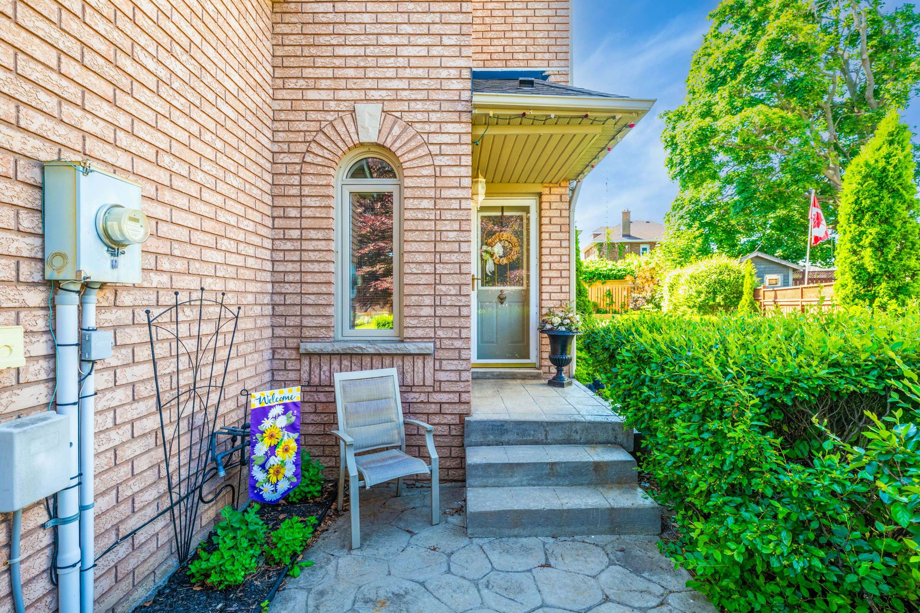 Barrie, ON L4N 8M6,40 Aikens CRES