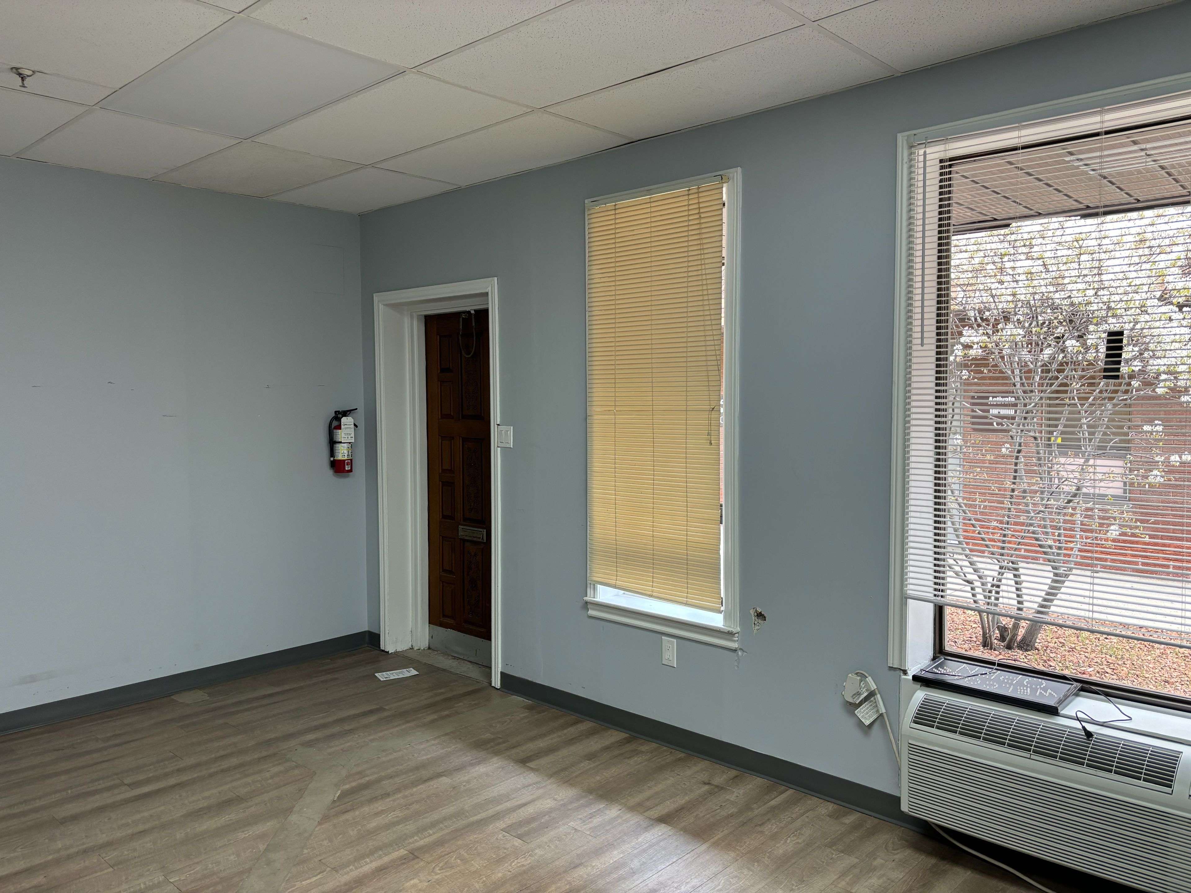 Mississauga, ON L4W 2M4,1585 Britannia RD E ## B9