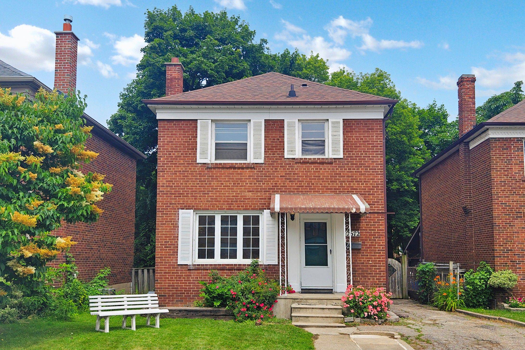 Toronto W06, ON M8V 1G8,2672 Lake Shore BLVD W