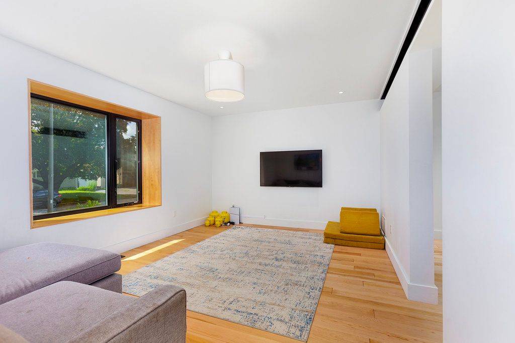 Alta Vista And Area, ON K1H 5V6,179 MOUNTBATTEN AVE