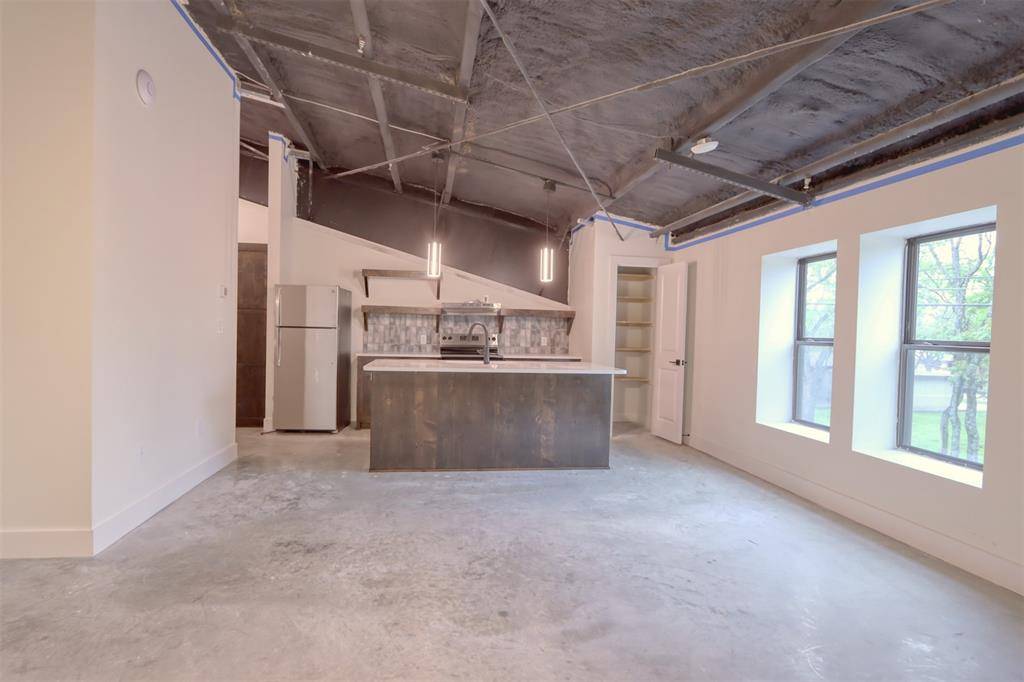 Midlothian, TX 76065,301 W Main Street